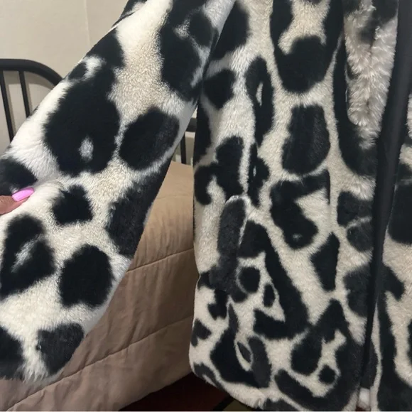 GB chic cow print  Black and White Faux Fur Coat small - Picture 4 of 8